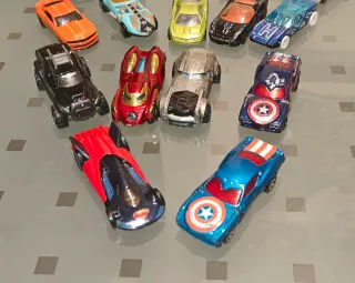19 Hot Wheels Marvel & DC Cars Batman