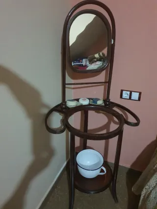 Habitación antigua madera y mármol