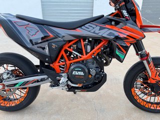 KTM 690 SMC 2022 Supermotard