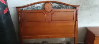 Cabecero de madera y forja