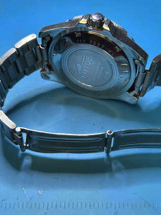 Reloj Lotus Quartz Plata y Blanco