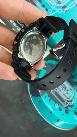 Casio G-Shock DW-5600 x KOBELCO Edición Limitada