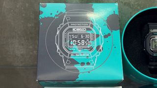Casio G-Shock DW-5600 x KOBELCO Edición Limitada