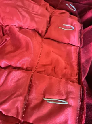 Cortinas de terciopelo rojo a rayas