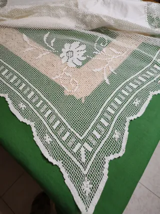 Tovaglia vintage bianca lavorata a Filet