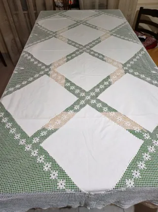 Tovaglia vintage bianca lavorata a Filet
