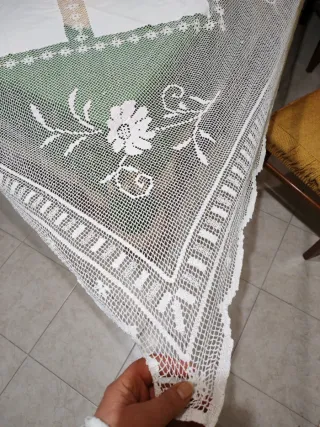 Tovaglia vintage bianca lavorata a Filet