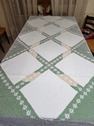 Tovaglia vintage bianca lavorata a Filet