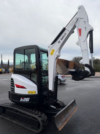 Mini excavadora Bobcat e26
