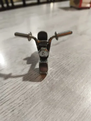 Moto artesanal de metal