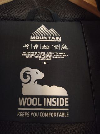 Chaqueta Mountain Pro Negra
