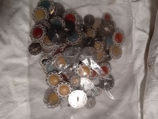 Stock Bottoni dorati e multicolore