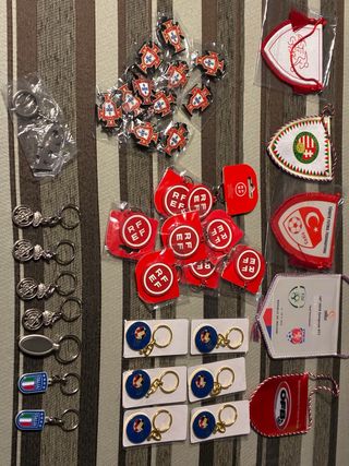 Llaveros y banderines de fútbol varios