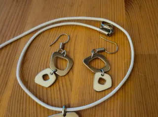 Collar y pendientes Lotus plata y blanco