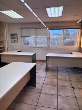 Mesa de oficina en L blanca y negra