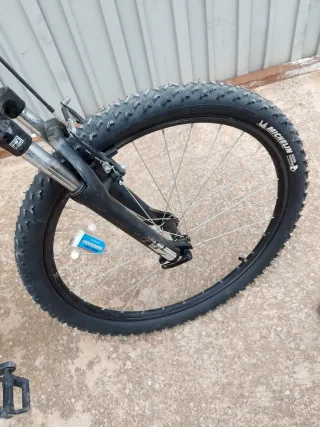 Bicicleta de Montaña Roja . Comprada hace un año