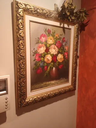 •CUADRO DE FLORES EN DORADO PINTADO A MANO.