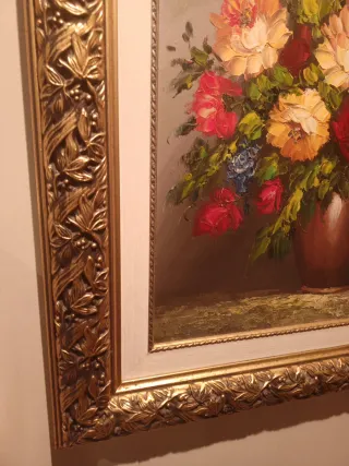 •CUADRO DE FLORES EN DORADO PINTADO A MANO.