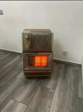 Estufa de gas beige y marrón