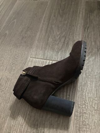 Botines ante Massimo Dutti marrones