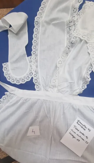 Delantal antiguo de encaje blanco