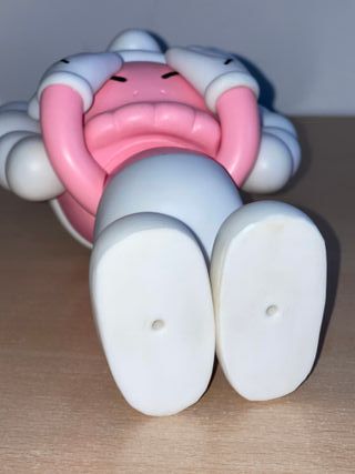 Figura Kaws Pitufo Rosa 22 cm