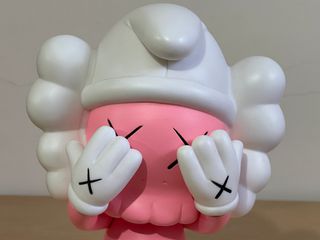 Figura Kaws Pitufo Rosa 22 cm