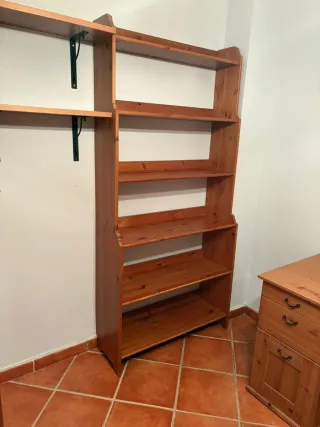 Estantería de madera