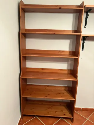 Estantería de madera