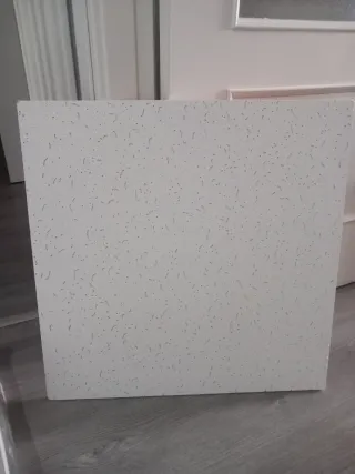 Láminas de techo blancas con motas