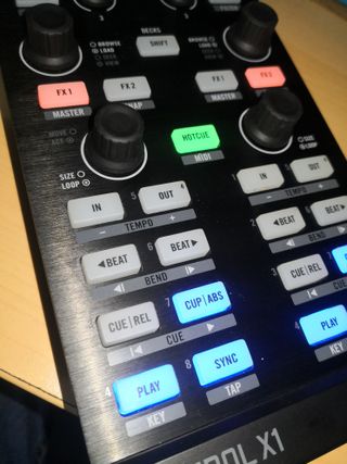 Controlador DJ Traktor Kontrol X1