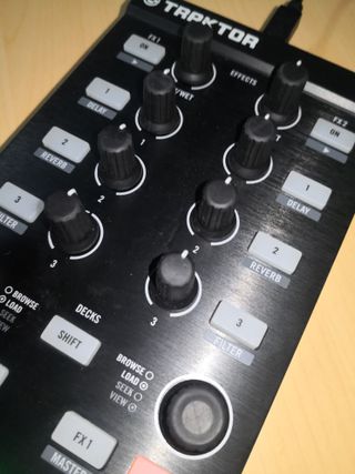 Controlador DJ Traktor Kontrol X1