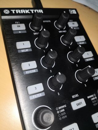 Controlador DJ Traktor Kontrol X1