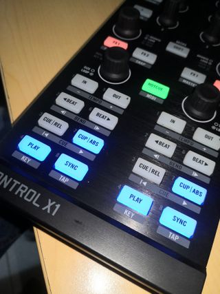 Controlador DJ Traktor Kontrol X1