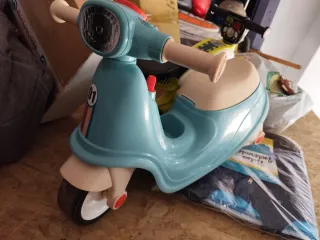 Moto Patinete Infantil Vespa Azul y Beige