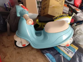 Moto Patinete Infantil Vespa Azul y Beige