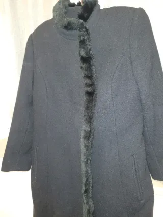 Cappotto lungo nero con pelliccia