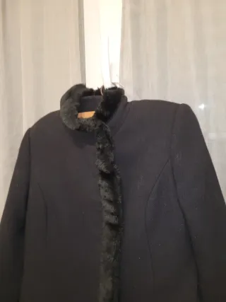 Cappotto lungo nero con pelliccia