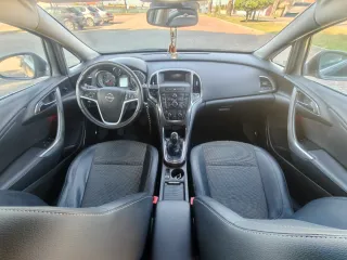 Opel Astra 2011