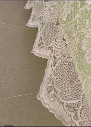 Cortina de encaje beige Incluye barra para colgar