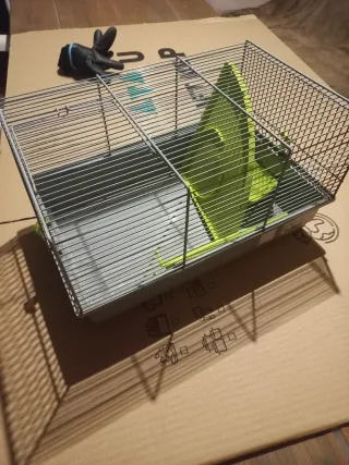 Jaula para mascotas gris y verde