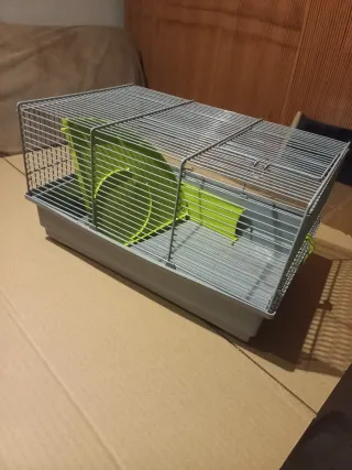 Jaula para mascotas gris y verde