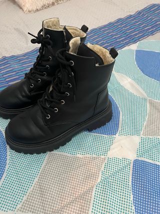 Botas militares negras con cordones
