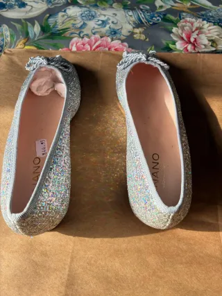 Zapatos planos FINANO plateados brillantes