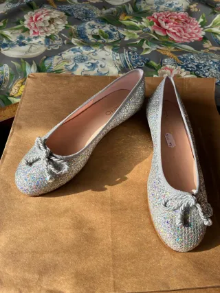 Zapatos planos FINANO plateados brillantes