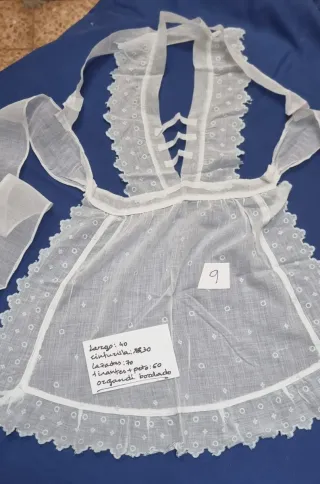 Delantal antiguo organdí bordado