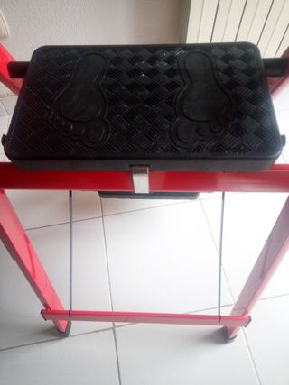 Escalera plegable roja X DOS REGALOS