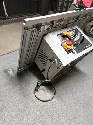 Sierra de mesa Peugeot