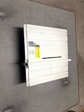 Sierra de mesa Peugeot