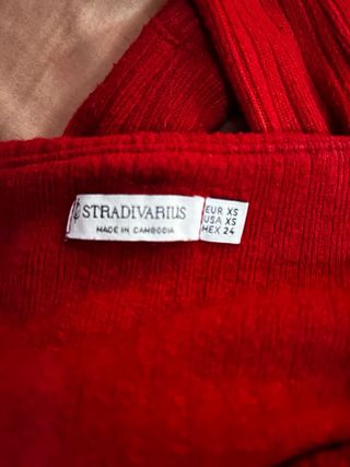 Jersey rojo hombros descubiertos